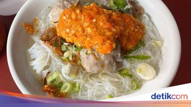 Warung Bakso Terkenal di Jakarta Ini Larang Pengunjung Lap Meja Pakai Tisu
