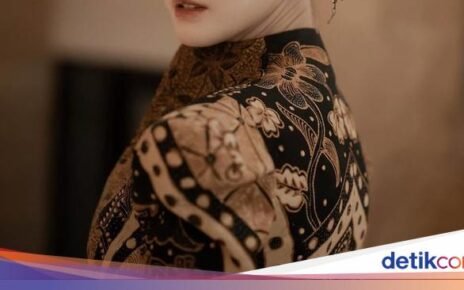 Momen Nita Gunawan Nongkrong Cantik di Kafe hingga Jajan Batagor