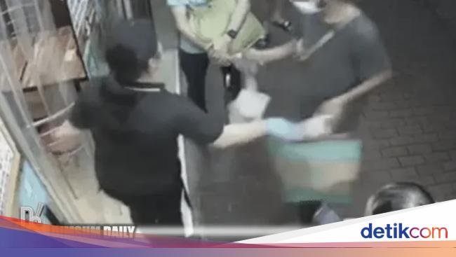 Ojol Buang Makanan Pelanggan di Depan Restoran Gegara Hal Ini