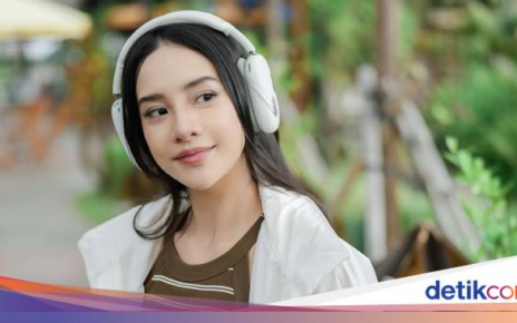 Pose Cantik Anya Geraldine Saat Jajan Es Krim di Seoul dan Paris