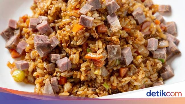 3 Resep Nasi Goreng Daging Asap yang Gurihnya Mantap dan Lezat