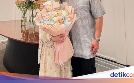 Romantisnya Yislam Aljaidi saat Kuliner Bareng Istri