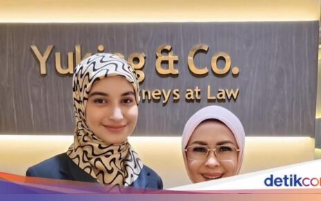 10 Potret Cut Intan Nabila yang Hobi Nongkrong di Kafe