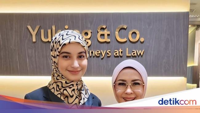 10 Potret Cut Intan Nabila yang Hobi Nongkrong di Kafe