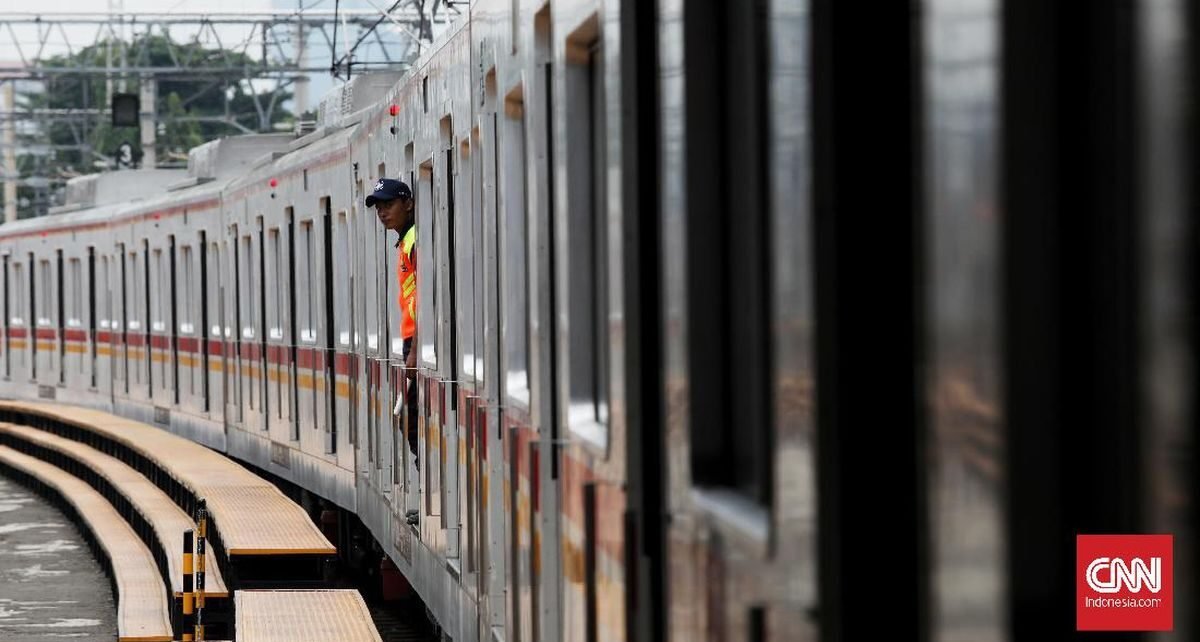 Listrik di Stasiun Bekasi Padam Imbas Banjir