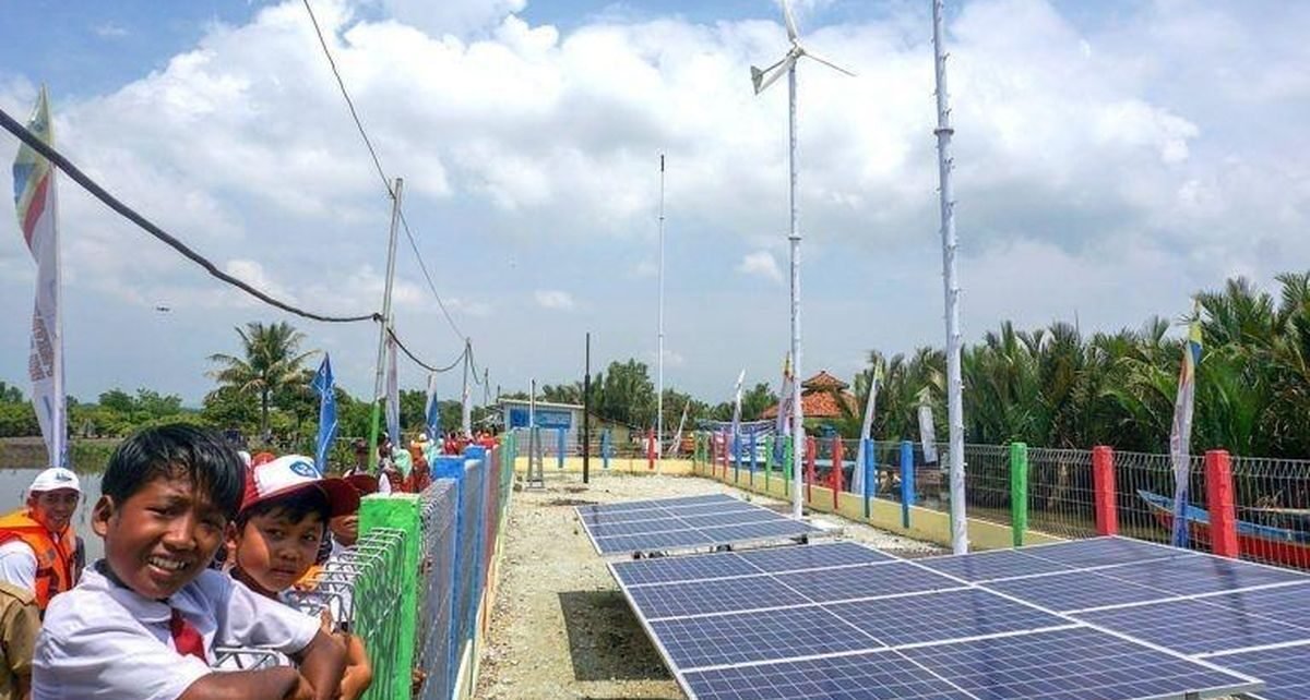 Dusun Bondan Kini Terang Berkat Energi Terbarukan