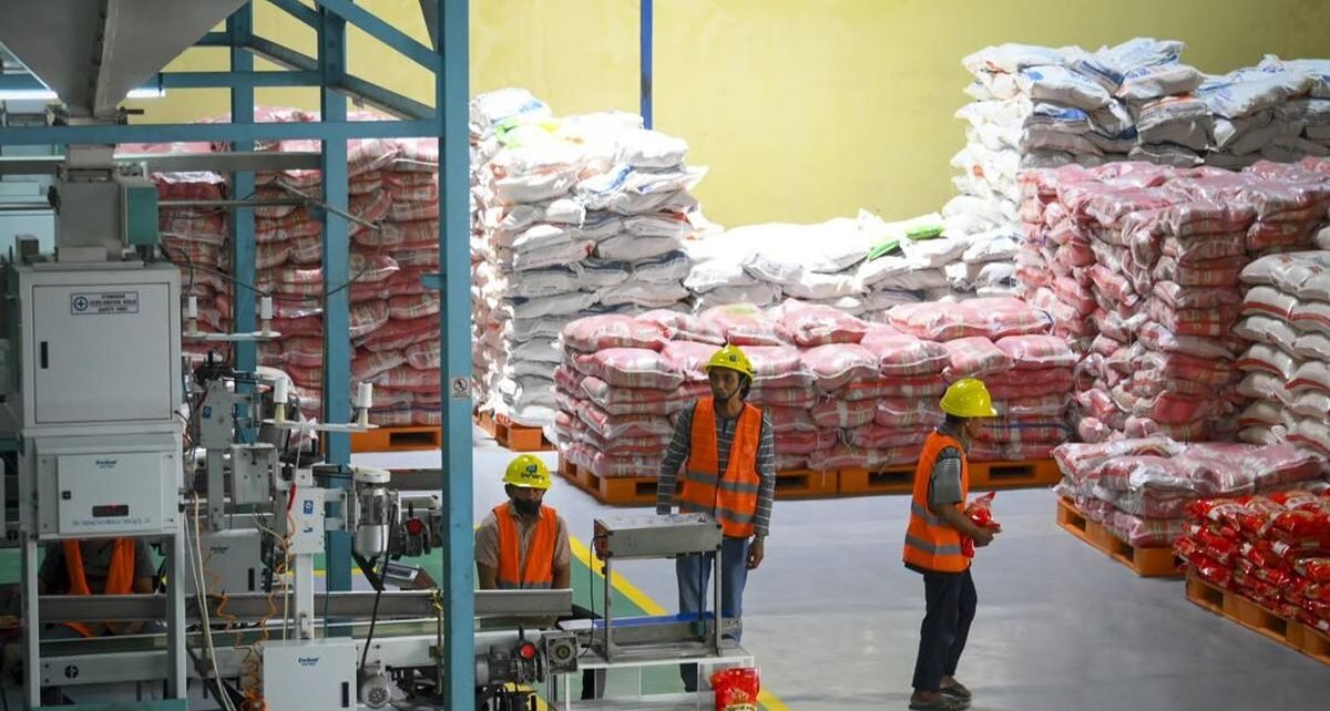 Stok Beras Bulog Capai 2,1 Juta Ton Jelang Lebaran