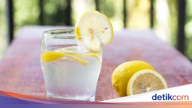 Begini Cara Aman Konsumsi Air Lemon Setiap Hari