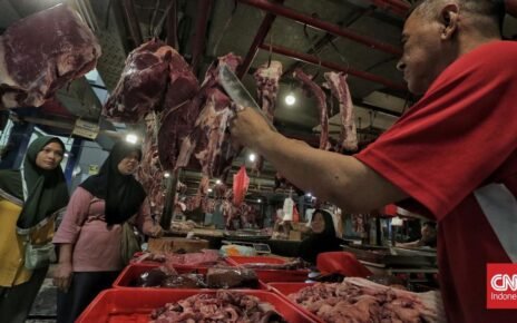 Berbelanja Bahan Makanan Jelang Lebaran