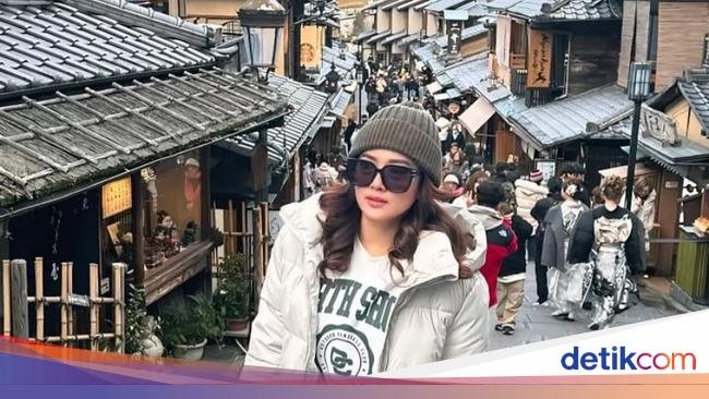 Citra Monica dan Ifan Seventeen Berwisata Kuliner di Jepang