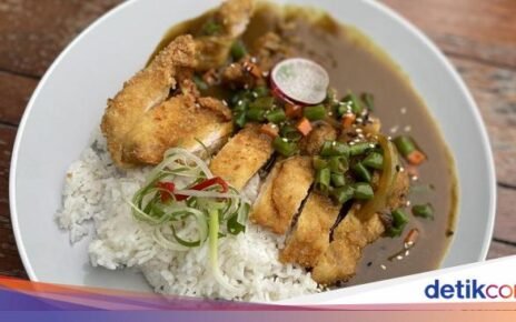 Menikmati Gurihnya Korean Chicken Curry di Rooftop Lantai 17