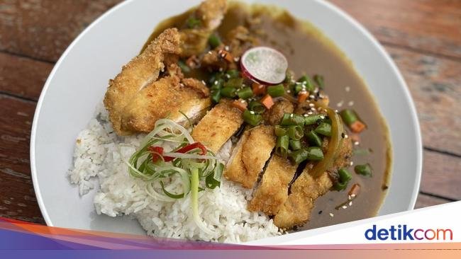 Menikmati Gurihnya Korean Chicken Curry di Rooftop Lantai 17