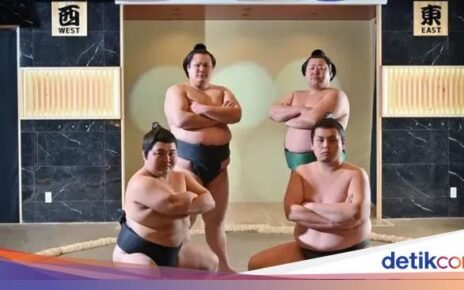 Di Resto Ini Bisa Makan Sukiyaki Sambil Nonton Gulat Sumo