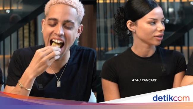 Cicip Tempe Mendoan, Bule Ini Bilang Mirip Pancake