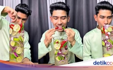 Nyeleneh! TikToker Ini Buka Puasa Pakai Air Soda Bumbu Tomyam