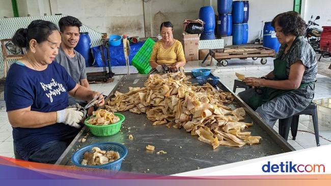 Jelang Lebaran, Pesanan Kerupuk Rambak Tulungagung Diprediksi Naik 200%!