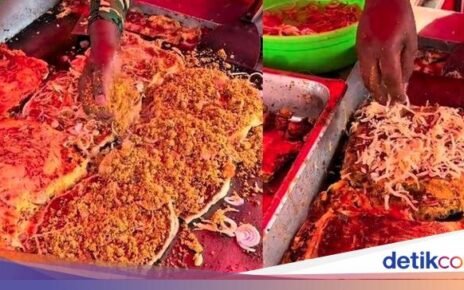 Penjual Martabak Dikritik Gegara Siapkan Pesanan tanpa Sarung Tangan