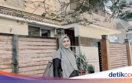 Potret Oki Setiana Dewi Saat Kumpul dan Makan Bareng Keluarga