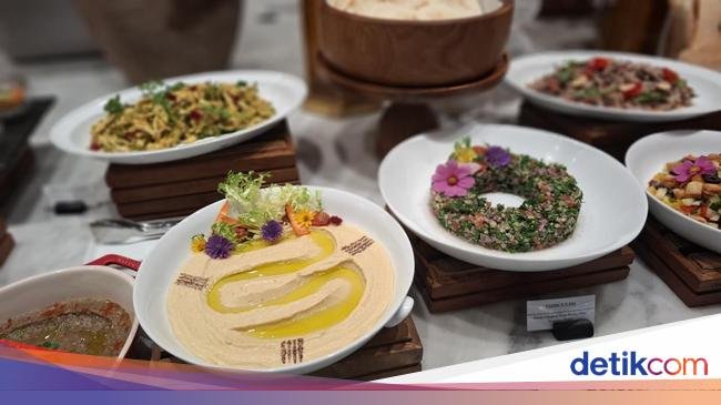 Buka Puasa dengan Karedok hingga Nasi Biryani di Dining Room Mewah