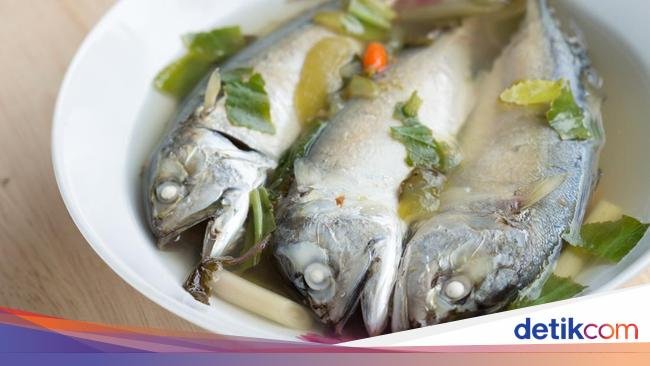 3 Resep Ikan Kembung Kukus yang Pedas Segar dan Praktis Dibuat