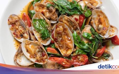 Sedapnya Tumis Bayam Telur dan Kerang Bumbu Cabe Kemangi
