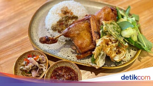 Buka Puasa dengan Bebek Asap Tegalalang di Resto Bergaya Bali