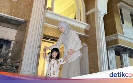 Ria Ricis Nikmati Sushi hingga Beefsteak Bareng Anak