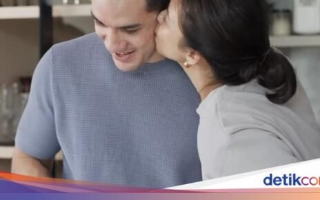 Selalu Romantis! Nana Mirdad dan Andrew White Sering Masak Bareng