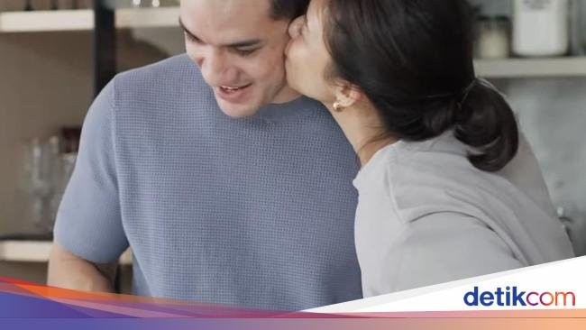 Selalu Romantis! Nana Mirdad dan Andrew White Sering Masak Bareng