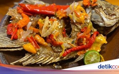 Istimewa! Pecak Gurame dan Garang Asem Sedap di Resto Joglo