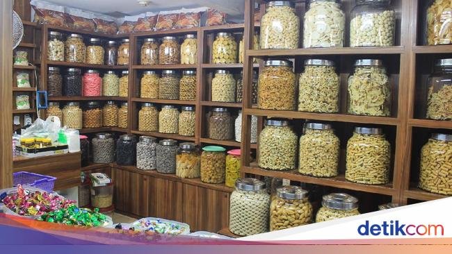 5 Toko Kue Kering di Pasar yang Diantre Jelang Lebaran
