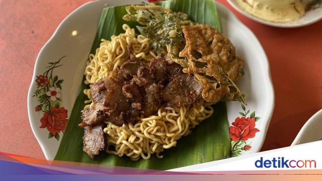Buka Sampai Sahur, Warkop Ini Jual Indomie Carbonara dan Sapi Asap