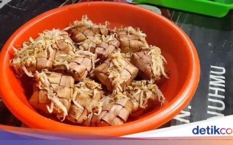 Punya Nama Aneh, Ketupat Jembut Diperebutkan Saat Syawalan