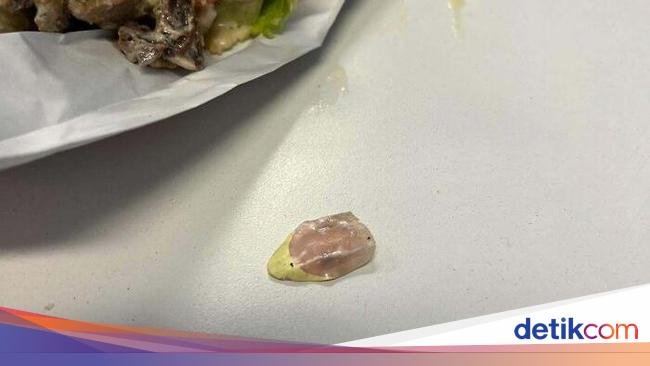 10 Temuan Makanan Zonk yang Bikin Selera Makan Langsung Hilang