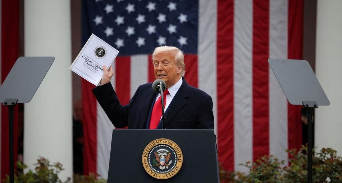 Harga Minyak Anjlok Usai Trump Deklarasi Perang Dagang