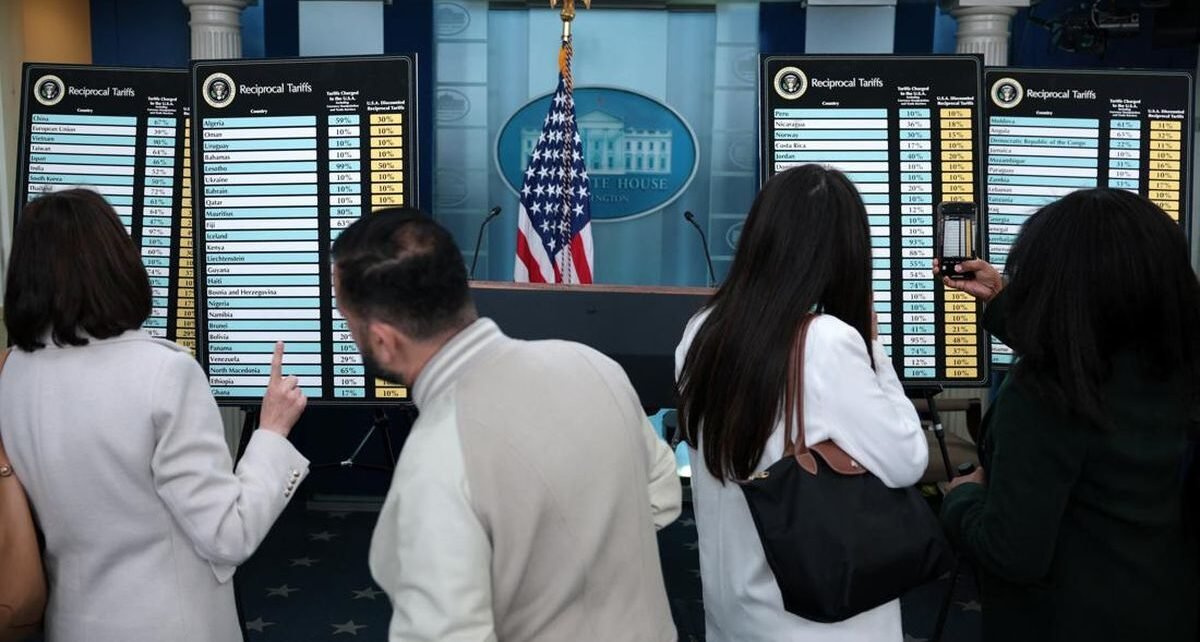 Pasar Saham AS Jebol Gara-gara Perang Tarif Trump
