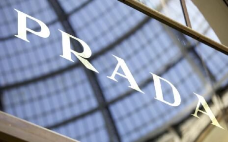 Prada Bakal Akuisisi Versace dan Jimmy Choo