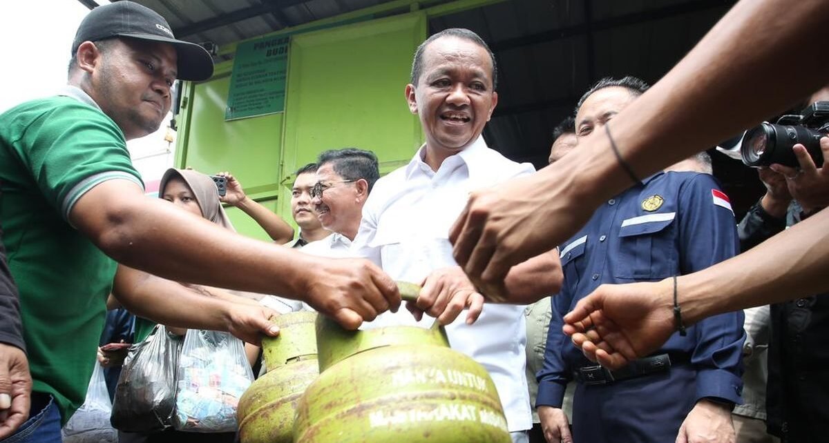 Bahlil Cek Kualitas BBM hingga Pasokan Listrik di Ambon
