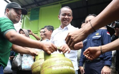Bahlil Cek Kualitas BBM hingga Pasokan Listrik di Ambon