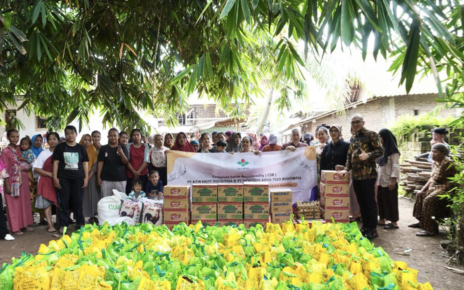 PT New Hope Indonesia Berbagi Paket Sembako ke RT003 Sumur Bandung