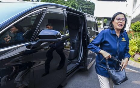 Sri Mulyani Laporkan Hasil Pertemuan dengan IMF-Bank Dunia ke Prabowo