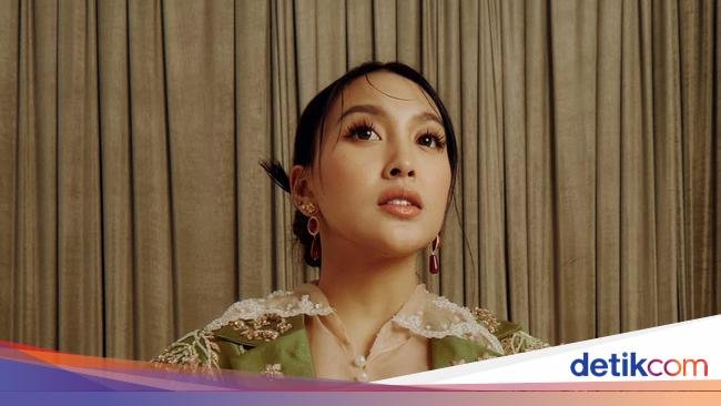 Afifah Yusuf Kulineran Bareng Suami dan Hetty Koes Endang