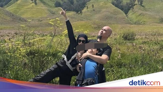 Ahmad Dhani Piknik di Beach Club dan Makan Bareng Politisi