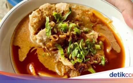 Pedas Seuhah! Bakso Aci Tulang Rangu Pakai Sambal Kacang Medok