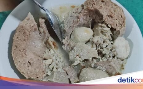 Yuk Jajan! Bakso Beranak Pak Gareng yang Laris Manis di Pulau Tidung