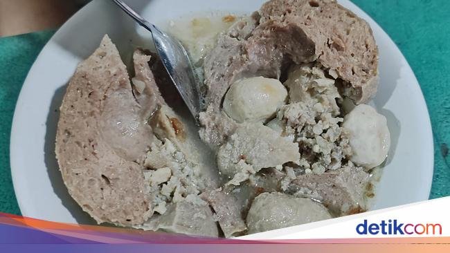 Yuk Jajan! Bakso Beranak Pak Gareng yang Laris Manis di Pulau Tidung