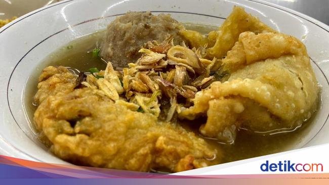 Slurpp! Sensasi Unik Menyantap Batagor Kuah Mi Kocok di Bandung