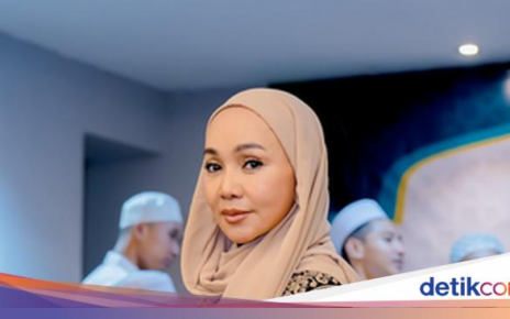 Potret Dewi Gita Cicip Es Krim Durian hingga Nasi Mandhi