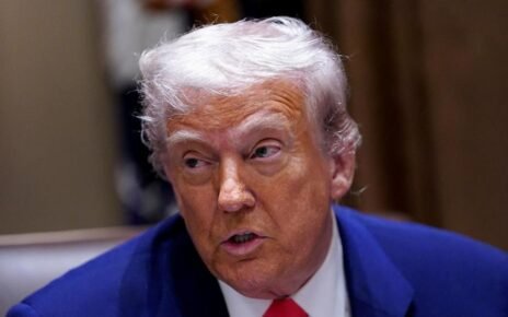 Sinyalkan 'Perang', Trump Ancam Pecat Bos The Fed