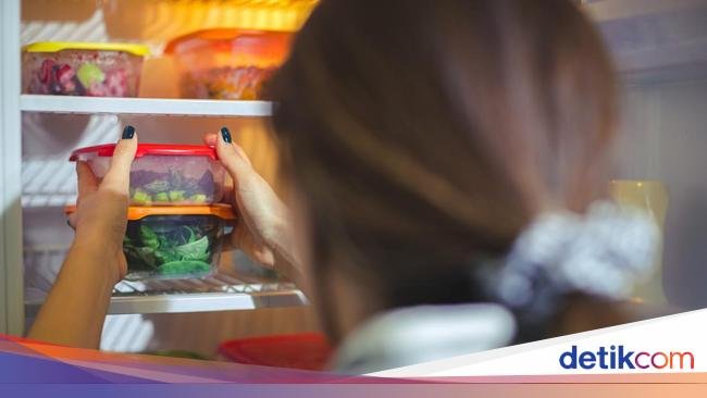 Begini Cara Menghilangkan Bau Amis Membandel di Kulkas